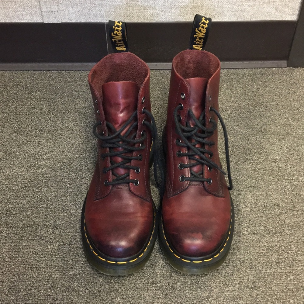 Dr. Martens Mens size 9M leather cherry red boot